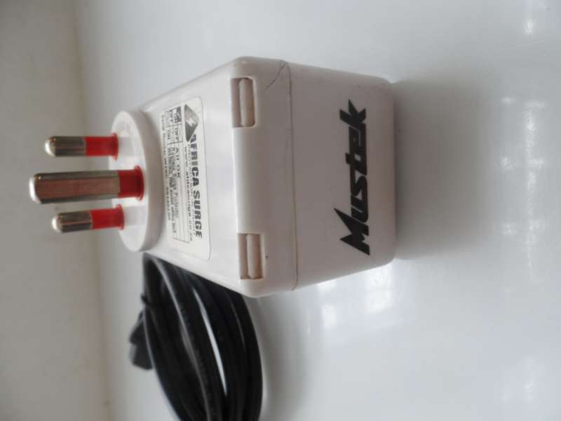 PLUG IN SURGE CONTROLLER :  Mustek surge protector
