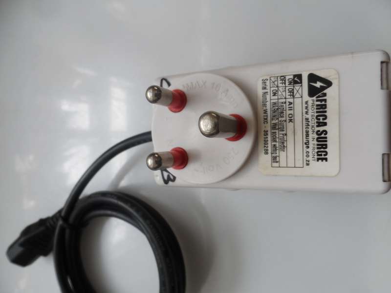 PLUG IN SURGE CONTROLLER :  Mustek surge protector