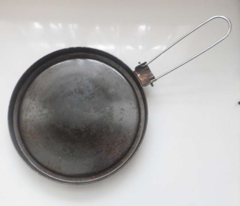 SOLID CAST IRON , `CAMPINA` , OUTDOOR,  COOKER TOP,  FRYING, BRAAI, GRILL PAN  foldable handle