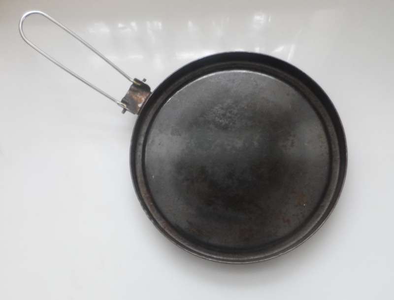 SOLID CAST IRON , `CAMPINA` , OUTDOOR,  COOKER TOP,  FRYING, BRAAI, GRILL PAN  foldable handle