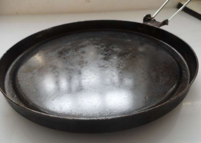 SOLID CAST IRON , `CAMPINA` , OUTDOOR,  COOKER TOP,  FRYING, BRAAI, GRILL PAN  foldable handle