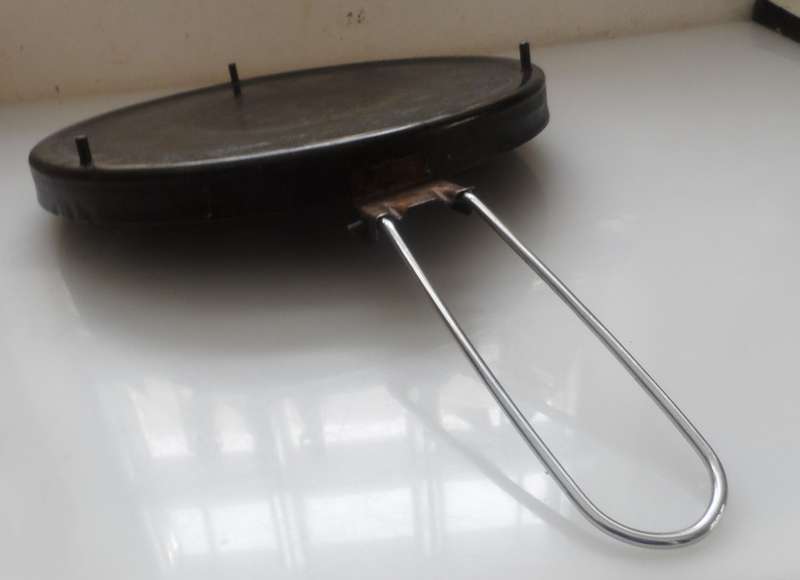 SOLID CAST IRON , `CAMPINA` , OUTDOOR,  COOKER TOP,  FRYING, BRAAI, GRILL PAN  foldable handle