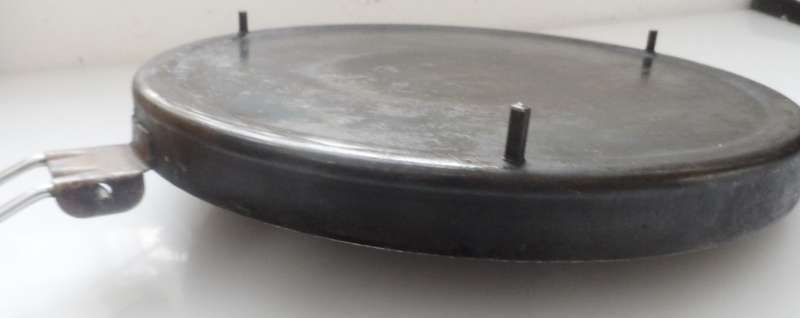 SOLID CAST IRON , `CAMPINA` , OUTDOOR,  COOKER TOP,  FRYING, BRAAI, GRILL PAN  foldable handle