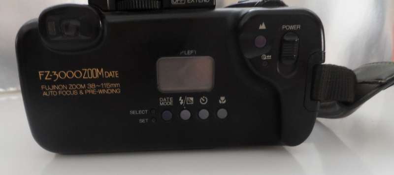VINTAGE FUJI F2 - 3000 ZOOM DATE ,COMPACT CAMERA WITH CARRY CASE & OPERATING MANUAL
