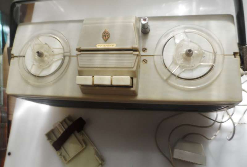 VINTAGE 1960 , ALL TRANSISTOR , SIERA REEL TO REEL TAPE RECORDER Made in Holland