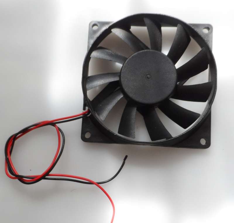 XINRUILIAN BRUSHLESS P C CHASSIS COOLING FAN , DG 12V , .14 amp. ( 80mm x 80mm x 15 mm )