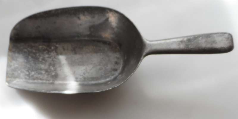 VINTAGE CLASSIC, DIE CAST , DURABLE ALUMINIUM DRY GOODS SCOOP , No.9161 W. GERMANY .flour, coffee, r