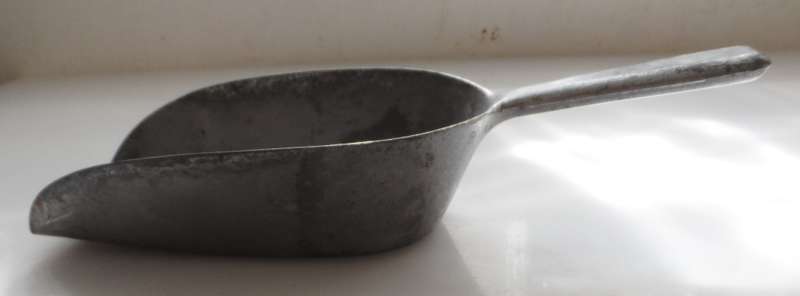 VINTAGE CLASSIC, DIE CAST , DURABLE ALUMINIUM DRY GOODS SCOOP , No.9161 W. GERMANY .flour, coffee, r