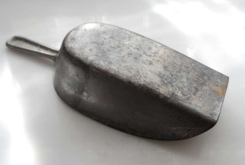 VINTAGE CLASSIC, DIE CAST , DURABLE ALUMINIUM DRY GOODS SCOOP , No.9161 W. GERMANY .flour, coffee, r