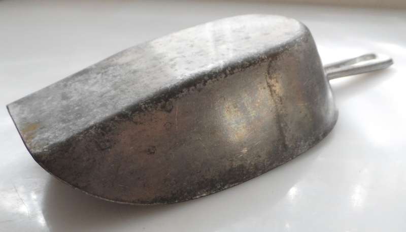 VINTAGE CLASSIC, DIE CAST , DURABLE ALUMINIUM DRY GOODS SCOOP , No.9161 W. GERMANY .flour, coffee, r