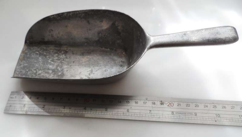 VINTAGE CLASSIC, DIE CAST , DURABLE ALUMINIUM DRY GOODS SCOOP , No.9161 W. GERMANY .flour, coffee, r