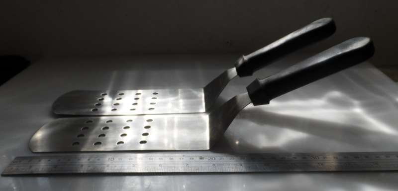 TWO PLANCHER GRILL / FLAT TOP GRILL STAINLESS STEEL SPATULAS      -  as new