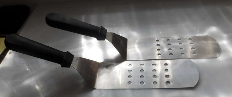 TWO PLANCHER GRILL / FLAT TOP GRILL STAINLESS STEEL SPATULAS      -  as new