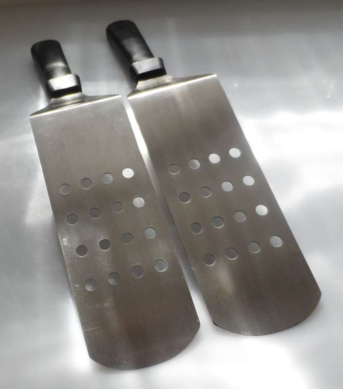 TWO PLANCHER GRILL / FLAT TOP GRILL STAINLESS STEEL SPATULAS      -  as new
