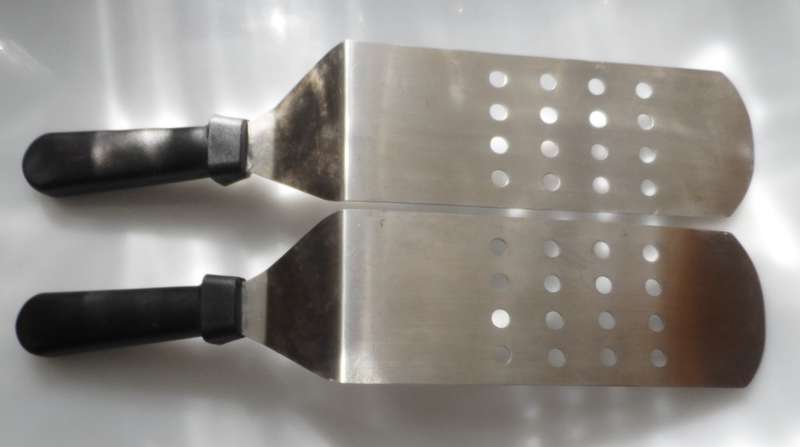 TWO PLANCHER GRILL / FLAT TOP GRILL STAINLESS STEEL SPATULAS      -  as new