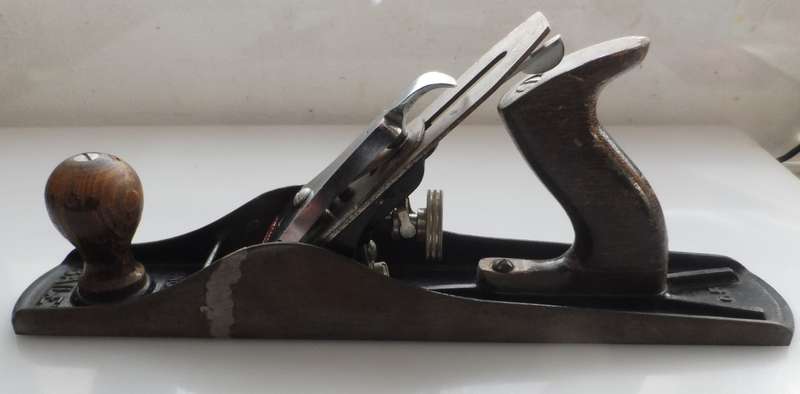 VINTAGE STANLEY BAILEY  No. 5  CARPENTERS PLANE     in good working order