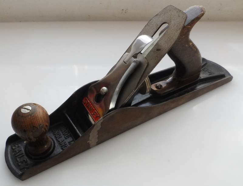 VINTAGE STANLEY BAILEY  No. 5  CARPENTERS PLANE     in good working order