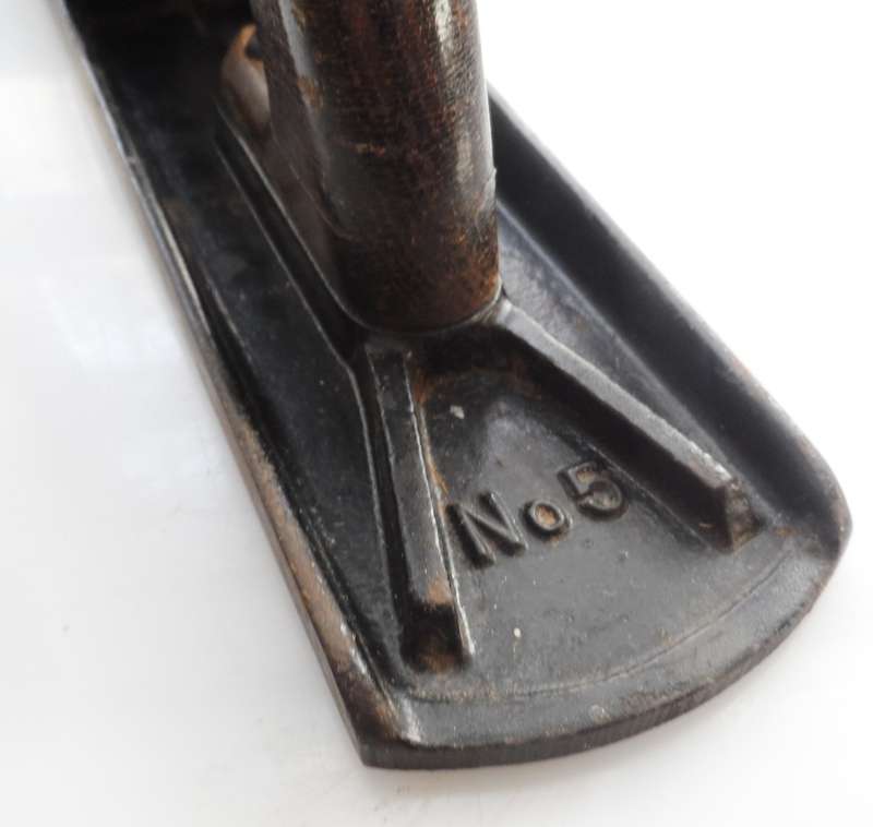 VINTAGE STANLEY BAILEY  No. 5  CARPENTERS PLANE     in good working order