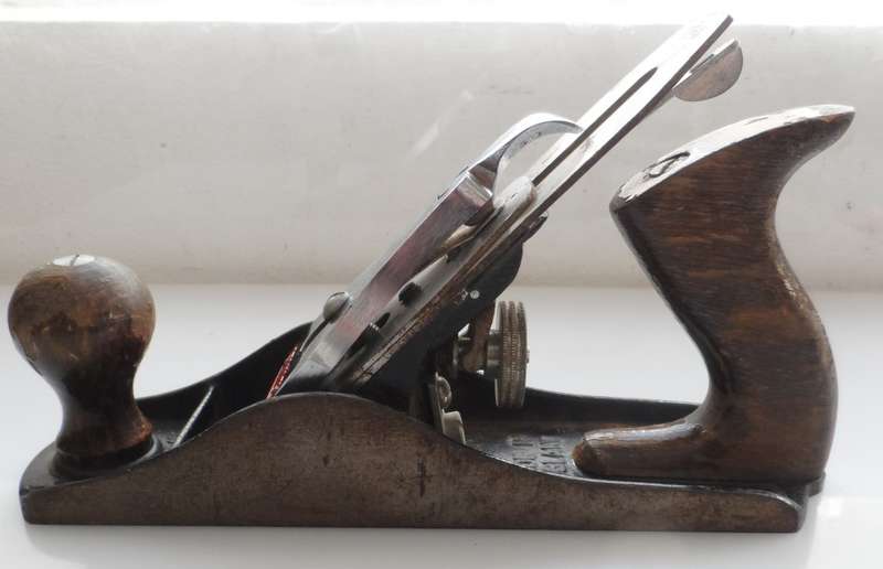 VINTAGE STANLEY BAILEY No. 4 CARPENTERS PLANE in good working order