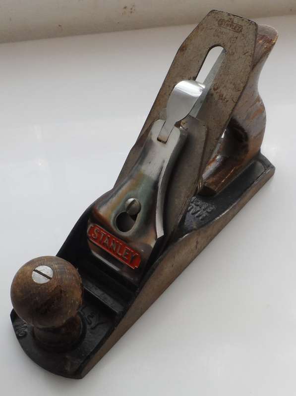 VINTAGE STANLEY BAILEY No. 4 CARPENTERS PLANE in good working order