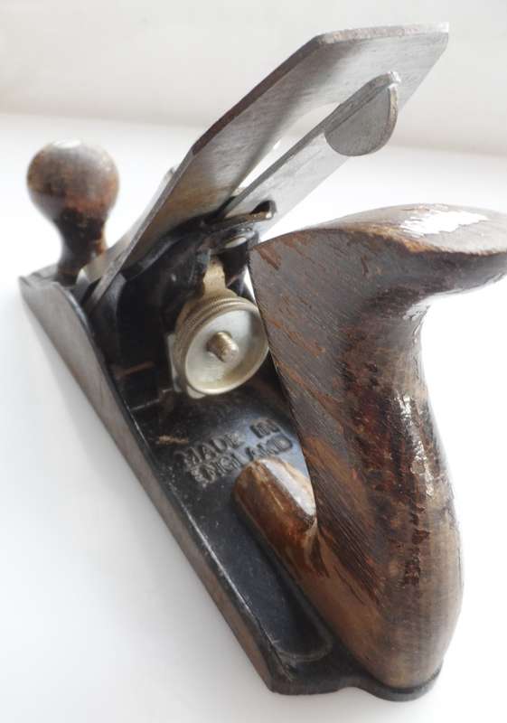 VINTAGE STANLEY BAILEY No. 4 CARPENTERS PLANE in good working order