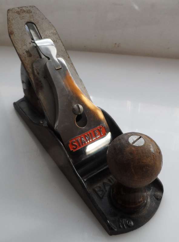 VINTAGE STANLEY BAILEY No. 4 CARPENTERS PLANE in good working order