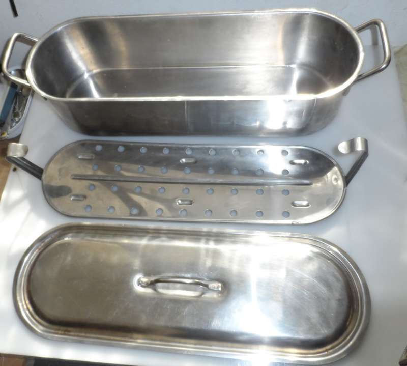 STAINLESS STEEL SALMON POACHER ,STEAMER, ROASTER, BAKING PAN, SMOKER PAN ,OVAL - FISH KETTLE