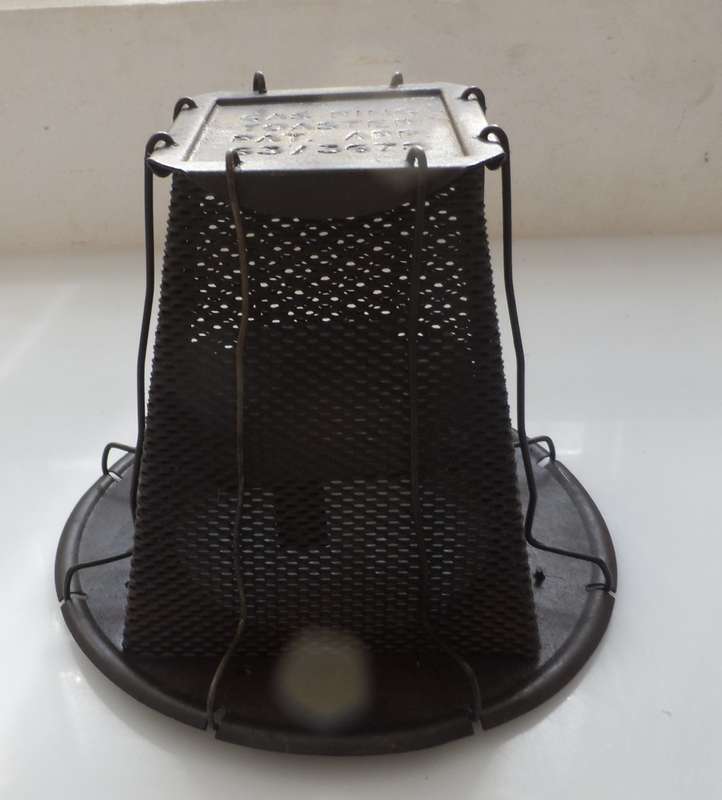 VINTAGE PRESSED METAL & MESH  4 SLICE GAS RING TOASTER