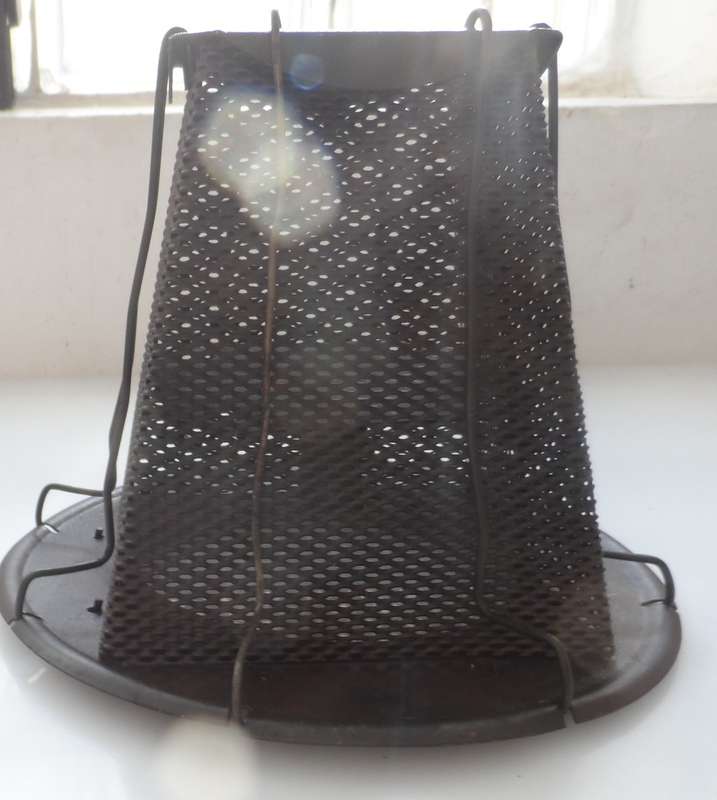 VINTAGE PRESSED METAL & MESH  4 SLICE GAS RING TOASTER
