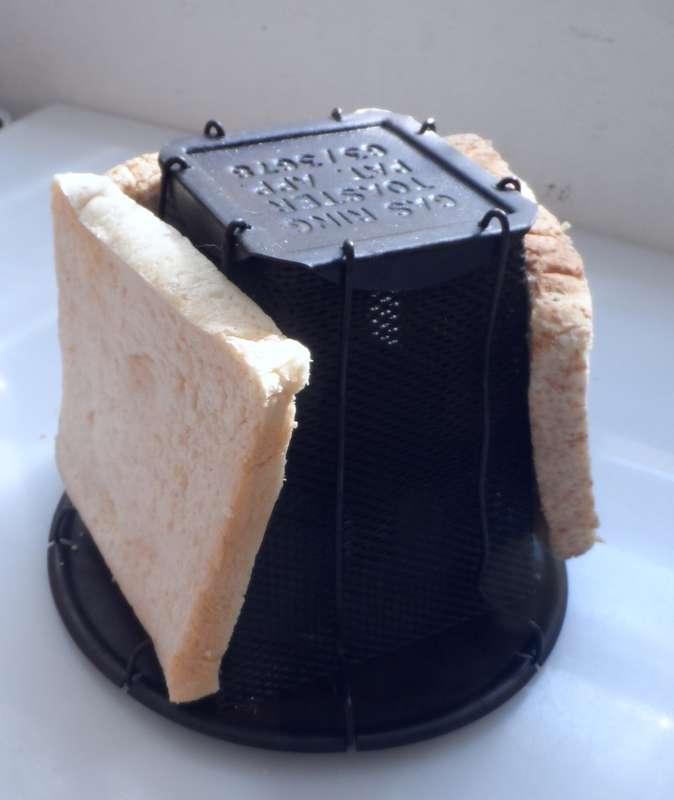 VINTAGE PRESSED METAL & MESH  4 SLICE GAS RING TOASTER