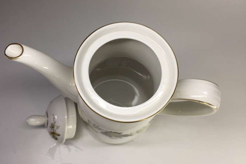 ROYAL DOULTON VINTAGE ENGLISH TRANSLUCENT CHINA  TC1019 ` LARCHMONT ` COFFEE POT
