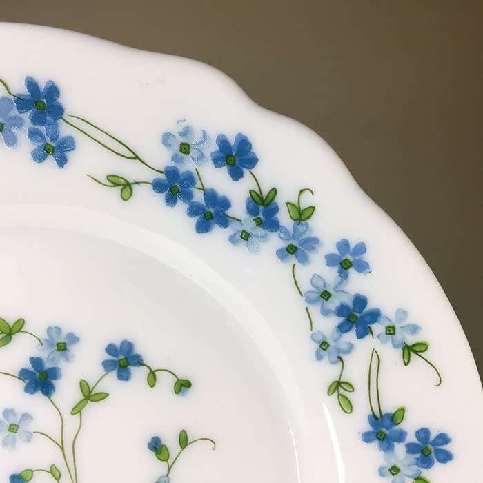 ARCOPAL FRANCE  vintage corn flower, milk glass , cake / side  plates X 7