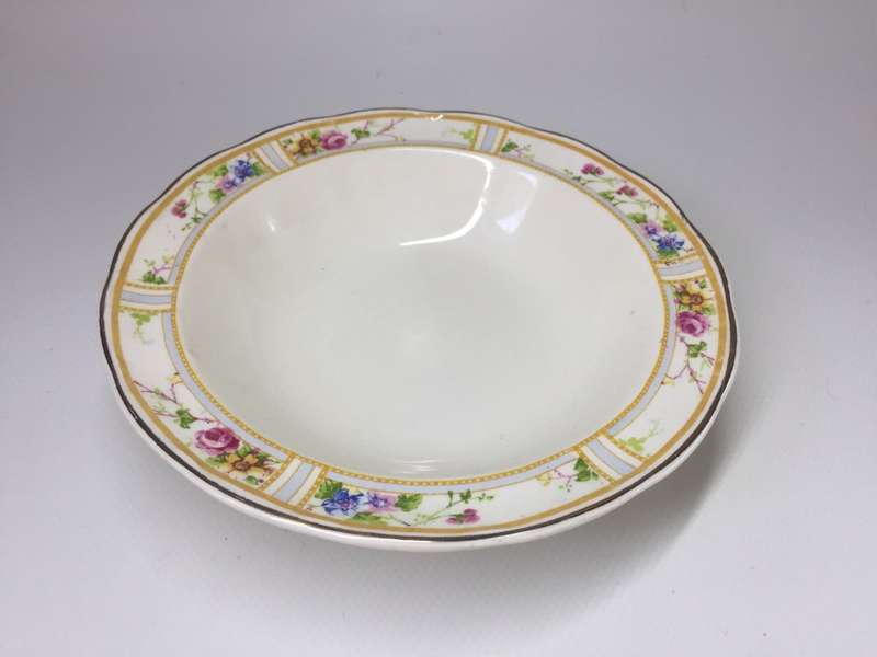 GRINDLEY  CEREAL  / DESSERT BOWLS ' CREAM PETAL  '   3 available