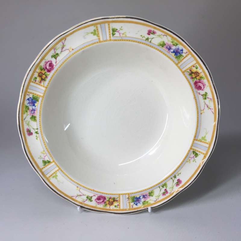 GRINDLEY  CEREAL  / DESSERT BOWLS ' CREAM PETAL  '   3 available
