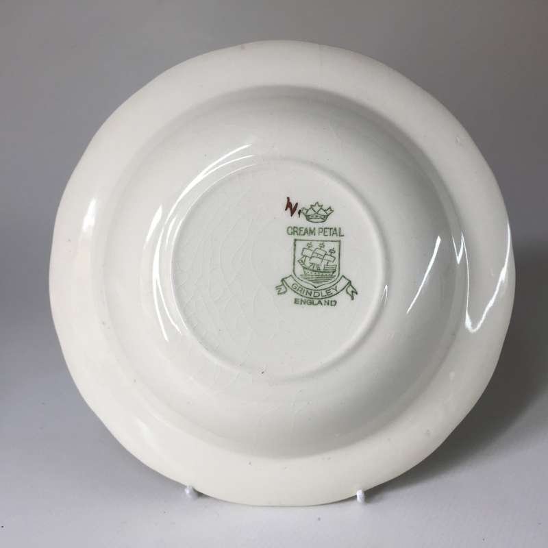 GRINDLEY  CEREAL  / DESSERT BOWLS ' CREAM PETAL  '   3 available