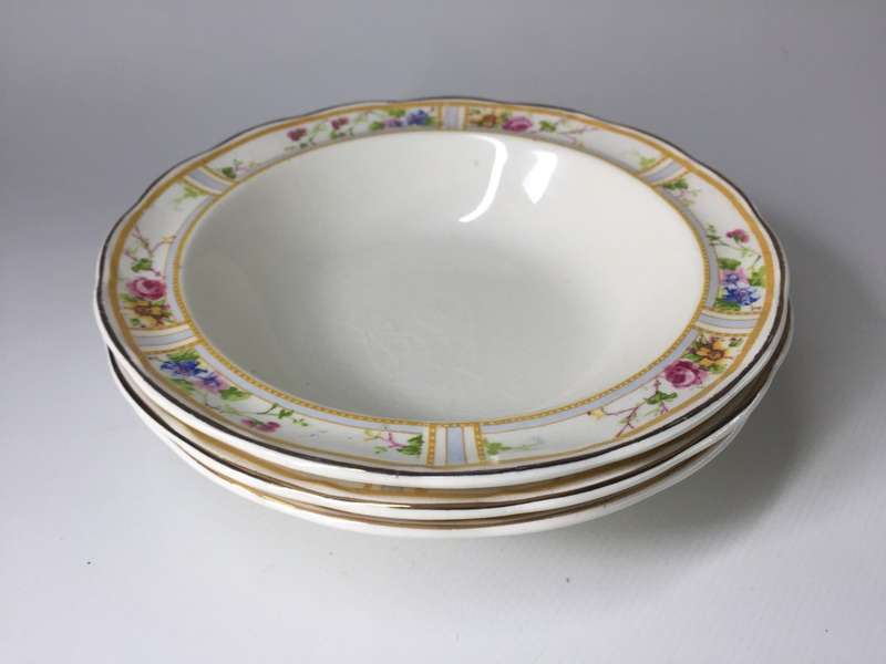 GRINDLEY  CEREAL  / DESSERT BOWLS ' CREAM PETAL  '   3 available