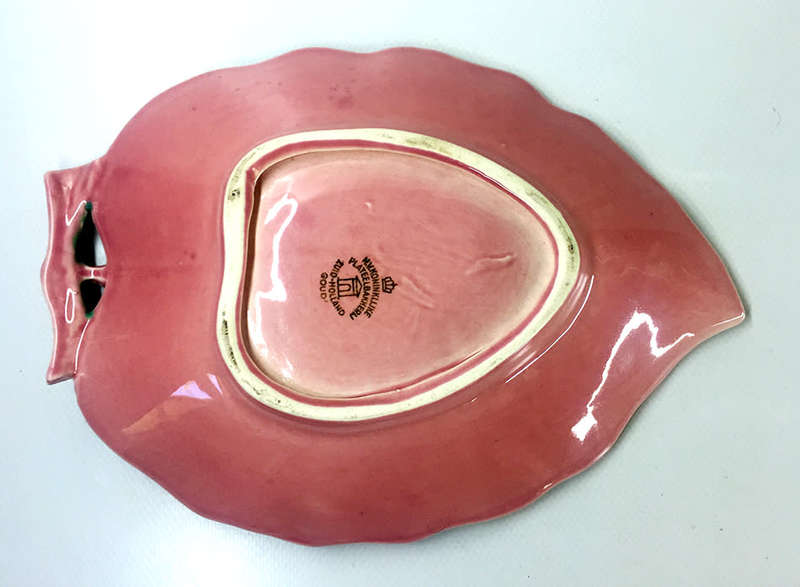 N.V. KONINKLIJKE PLATEEL BAKKERJ , ZUID - HOLLAND  GOUDA , leaf shaped serving platter