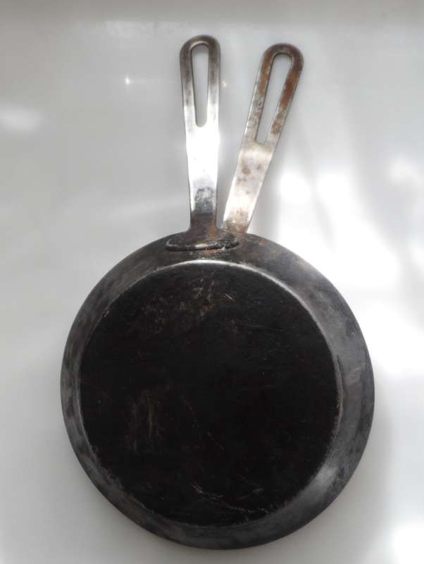 GRO'MO STAINLESS STEEL 18 cm / 7 ins.diam. X 40mm /1 1/2 ins depth  SAUTE PANS X 2 salvaged catering