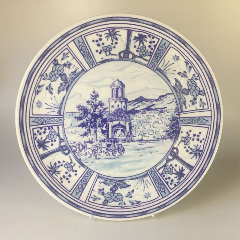 HUGUENOT ROYALE , WALL PLATE / CABINET DISPLAY PLATE  ' CASTLE OF GOOD HOPE  Tercentenary 1679-1979