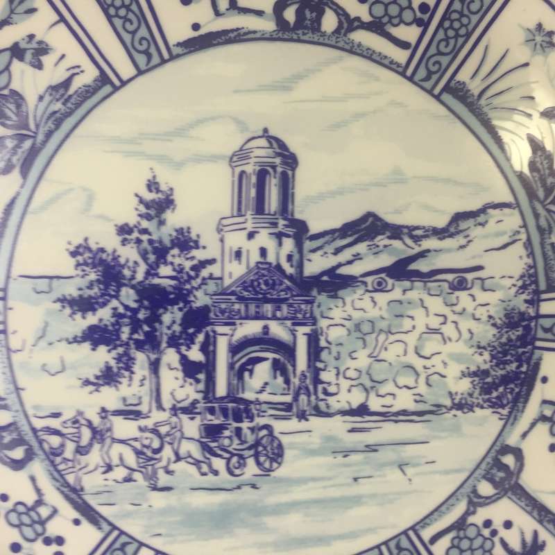HUGUENOT ROYALE , WALL PLATE / CABINET DISPLAY PLATE  ' CASTLE OF GOOD HOPE  Tercentenary 1679-1979