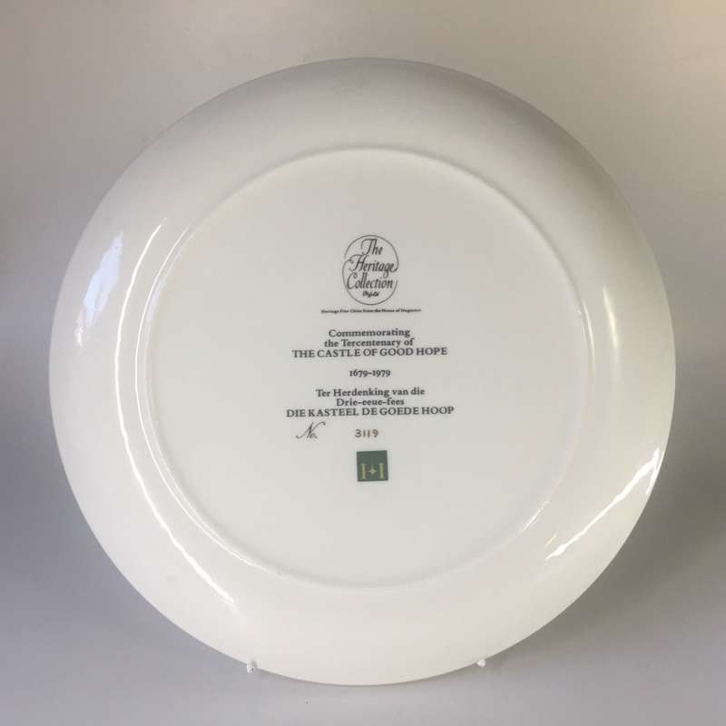 HUGUENOT ROYALE , WALL PLATE / CABINET DISPLAY PLATE  ' CASTLE OF GOOD HOPE  Tercentenary 1679-1979