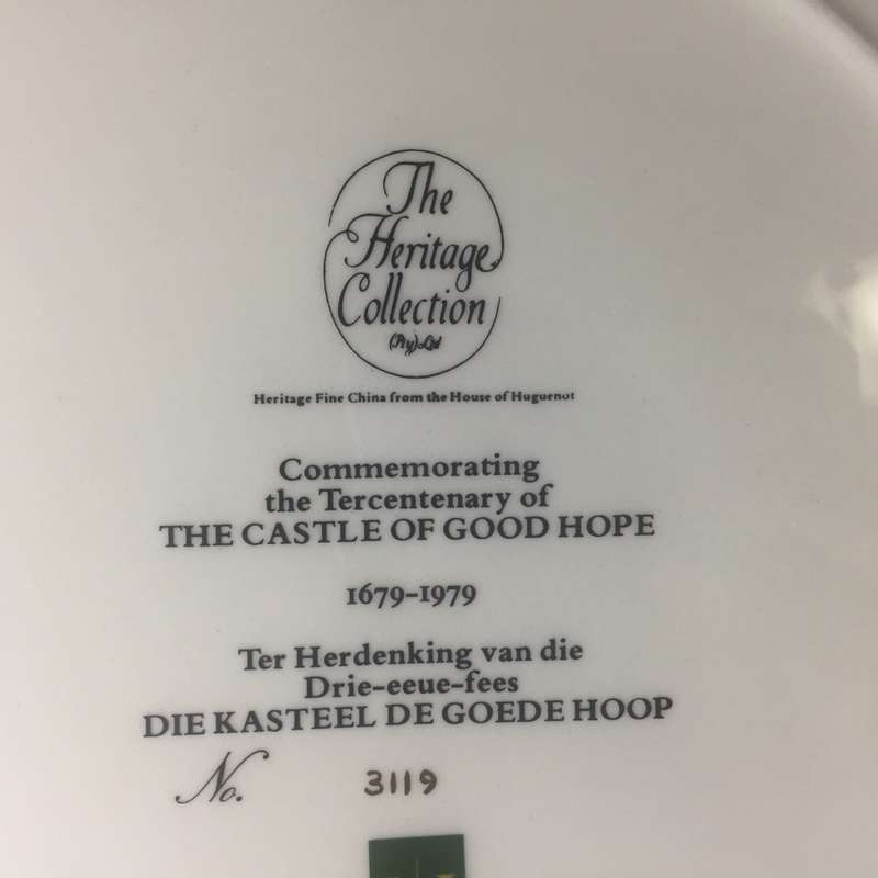 HUGUENOT ROYALE , WALL PLATE / CABINET DISPLAY PLATE  ' CASTLE OF GOOD HOPE  Tercentenary 1679-1979