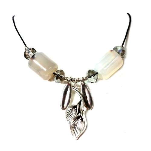 Necklace, European style Necklace, white Achat and flowers Necklace