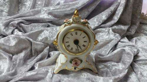 Table Clock porcelain / without glass / not working / quarz movement /