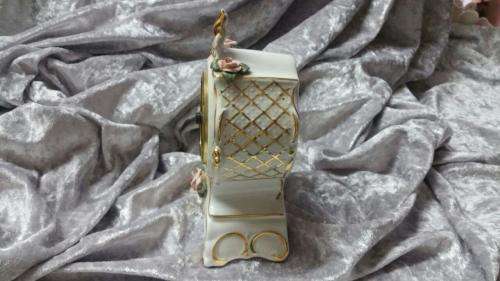 Table Clock porcelain / without glass / not working / quarz movement /