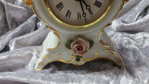 Table Clock porcelain / without glass / not working / quarz movement /