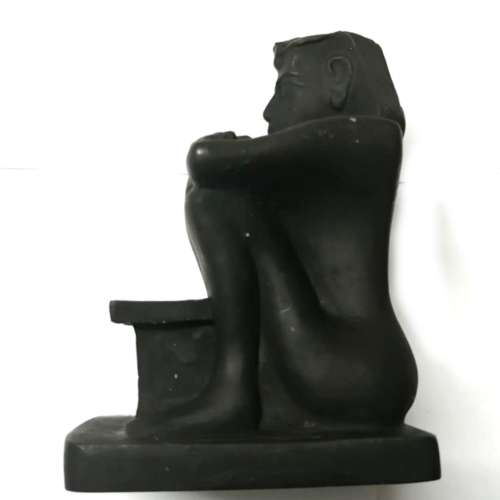 Egyptian figurine 4.8cm x 3.5cm x 7.0cm