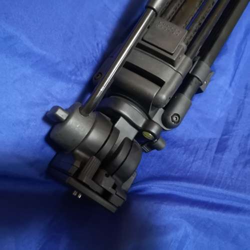 Professional Video Tripod with spreader