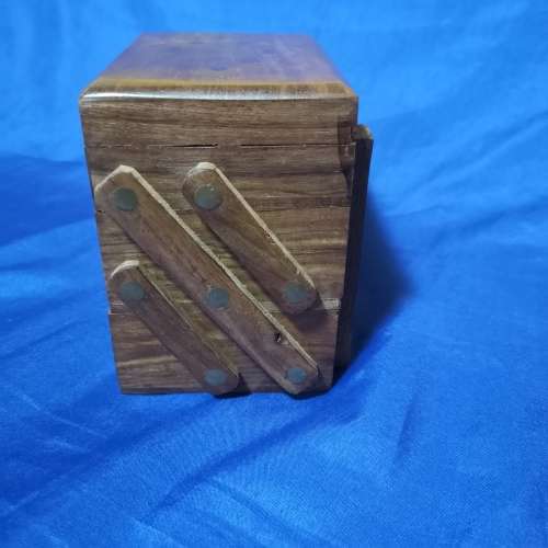 Vintage Wooden Beautiful Style Box with 3 expandable compartments. Collectible Decorative Gift