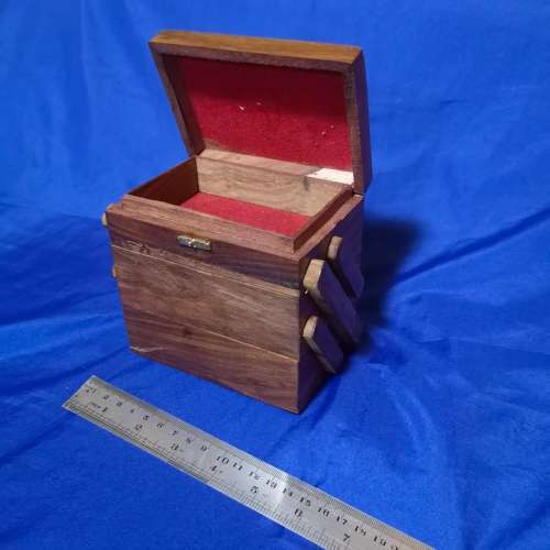 Vintage Wooden Beautiful Style Box with 3 expandable compartments. Collectible Decorative Gift